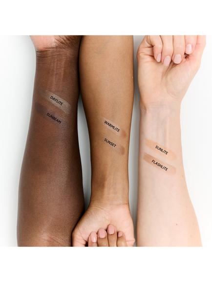 MAC Strobe Beam Liquid Bronzelighter - view 2, Daylite