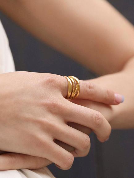 Monica Vinader Nura Crossover Ring, Gold, S - view 2, Gold