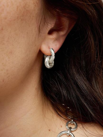 TUTTI Ebb Interlock Huggie Hoop Earrings, Silver - view 2, Silver