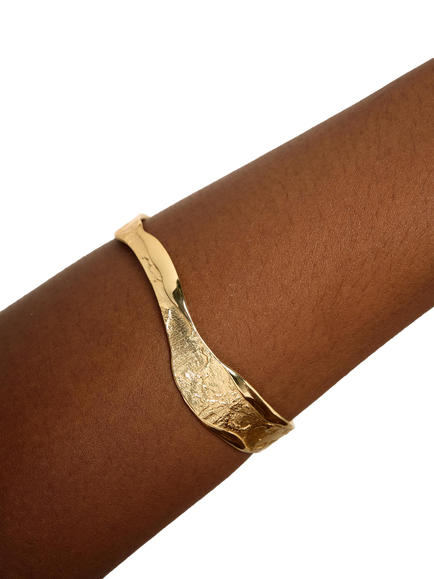 TUTTI Edge Textured Bangle, Gold - view 2, Gold