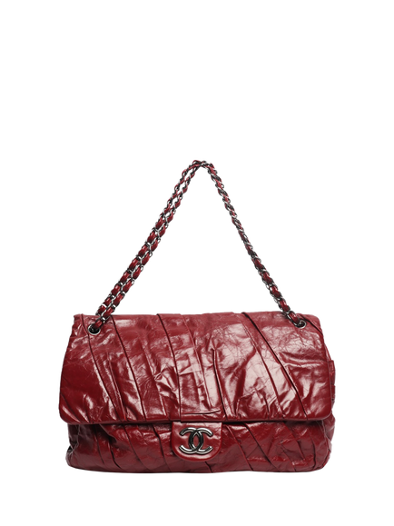 Pre-loved CHANEL 2009 Gathered Lambskin Maxi Flap Shoulder Bag, Burgundy - view 2, Burgundy