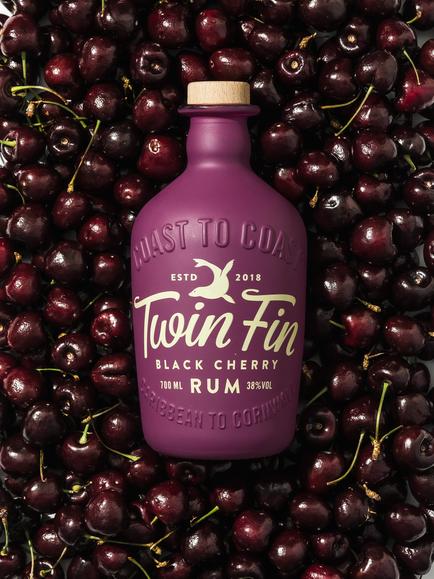 Twin Fin Black Cherry Rum, 70cl - view 2, Multi