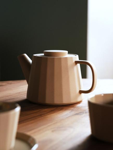 The Conran Shop Fade Porcelain Teapot, 500ml, Oatmeal - view 2, Oatmeal