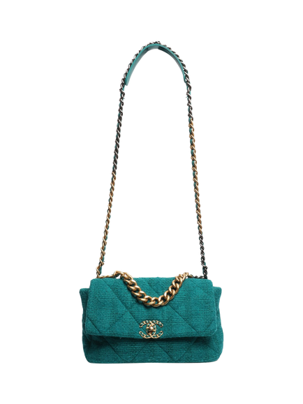 Pre-loved CHANEL 2019 Tweed Quilted 19 Shoulder Bag, Green - view 2, Green