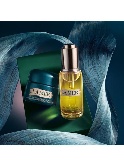 La Mer Rejuvenating Anti-Ageing Skincare Gift Set - view 2, 