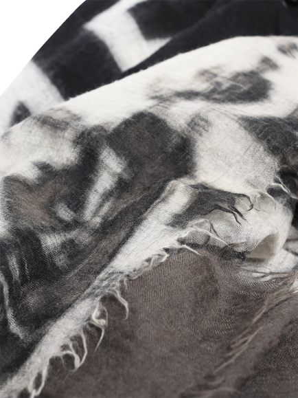 Pre-loved CHANEL Pure Cashmere N°5 Scarf, Grey - view 2, Grey