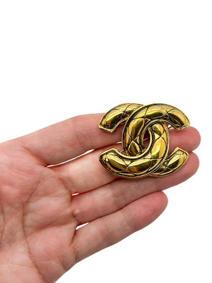 Pre-loved Vintage CHANEL CC Brooch, Gold - view 2, Gold