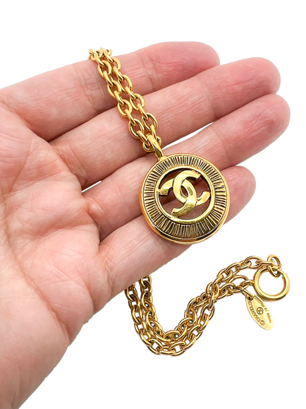 Pre-loved Vintage CHANEL CC Sunburst Necklace, Gold - view 2, Gold