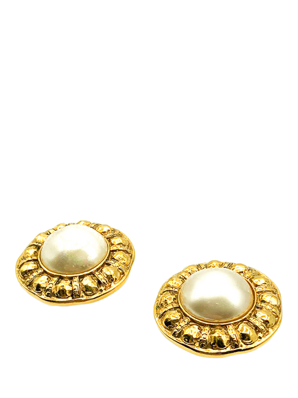 Pre-loved Vintage CHANEL Etruscan Pearl Clip-On Earrings, Dated 1980s, Gold - view 2, Gold