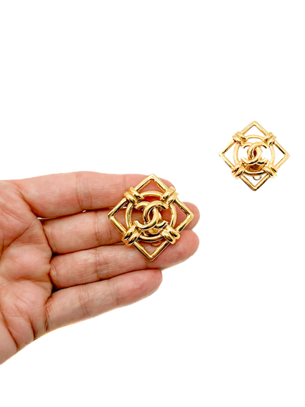 Pre-loved Vintage CHANEL CC Logo Clip-On Earrings, Gold - view 2, Gold