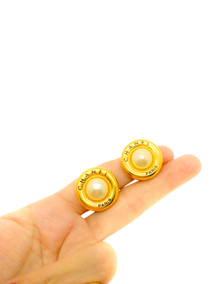 Pre-loved Vintage CHANEL Pearl Atelier Clip-On Earrings, Gold - view 2, Gold