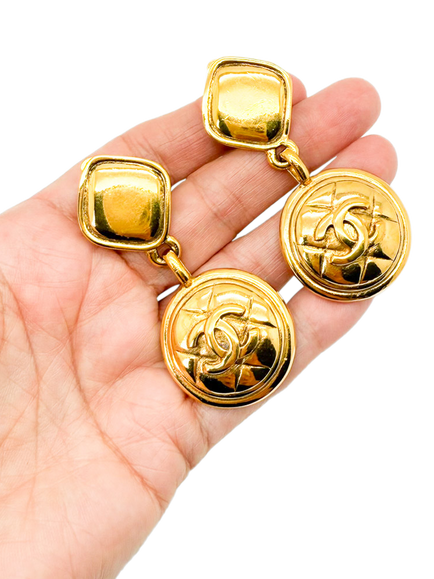 Pre-loved Vintage CHANEL CC Clip-On Earrings, Gold - view 2, Gold