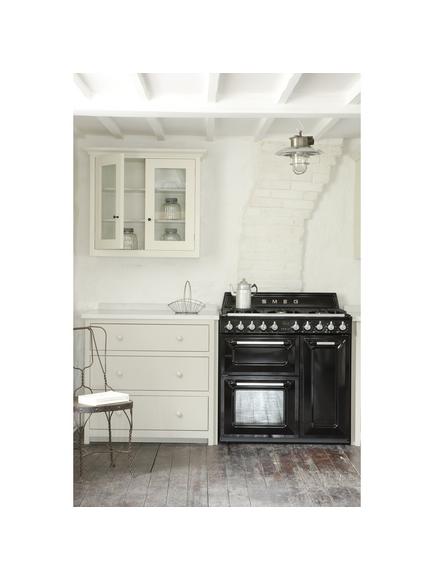 Smeg Victoria Dual Fuel Range Cooker, 90cm Wide - view 2, Gloss Black
