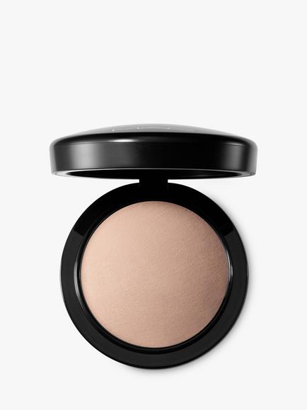 MAC Mineralize Skinfinish Natural - view 2, Medium