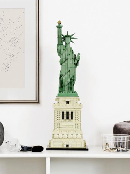 LEGO Architecture 21042 Statue of Liberty - view 2, 