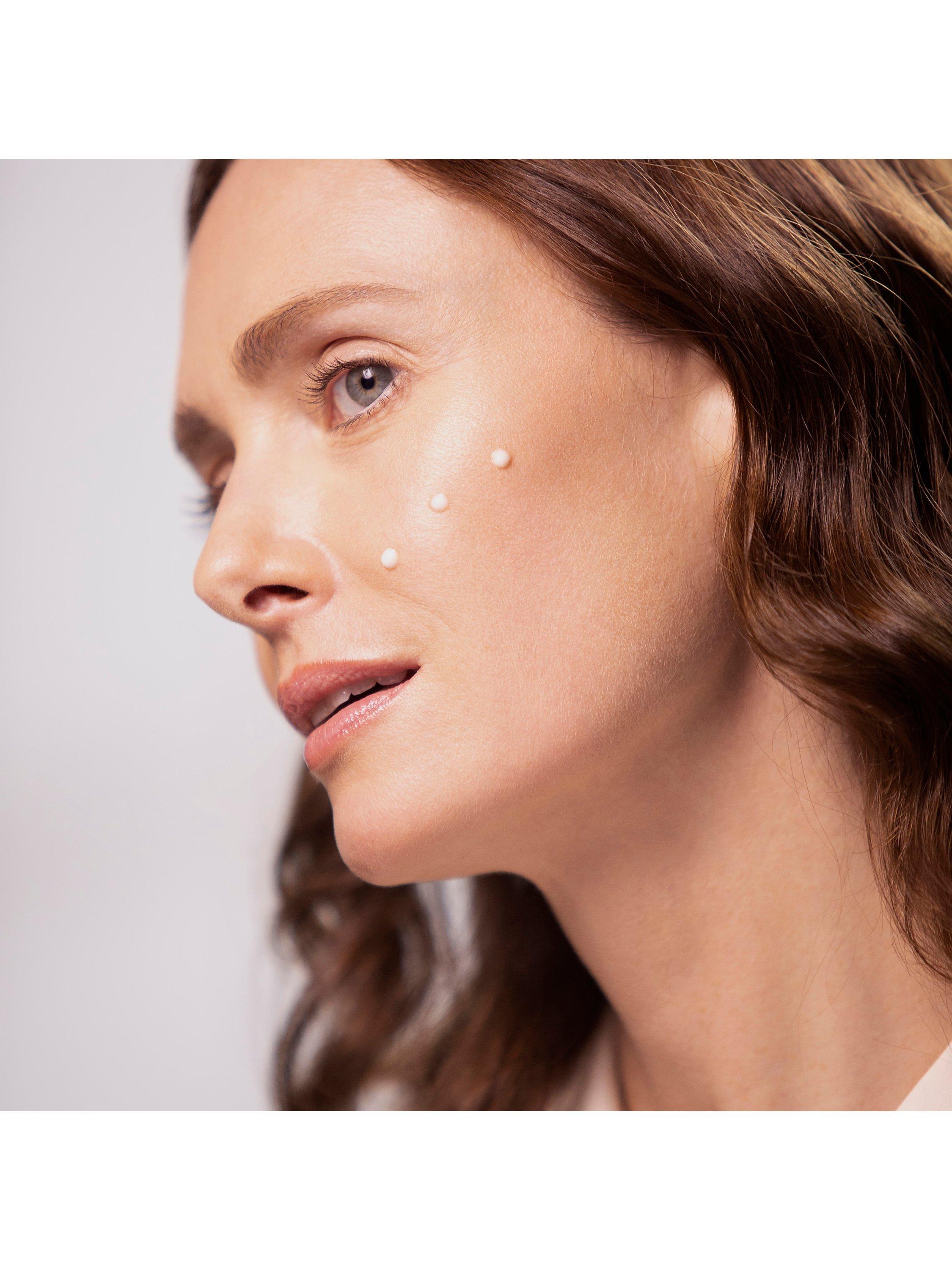 Product image 2 of 7, which shows Sisley-Paris Sisleÿa L'Intégral Anti-Age Concentrated Firming Serum, 30ml