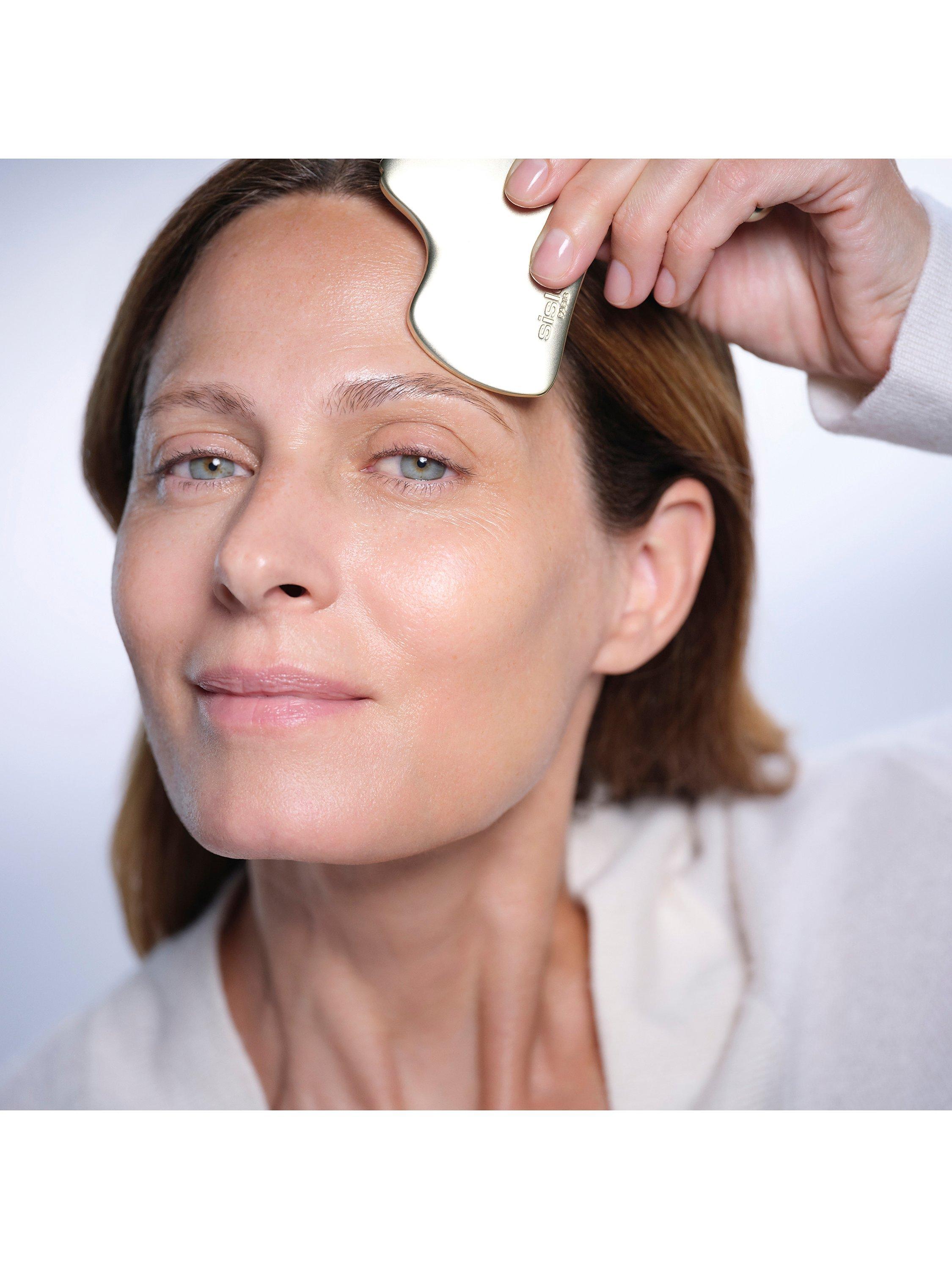 Product image 3 of 7, which shows Sisley-Paris Sisleÿa L'Intégral Anti-Age Concentrated Firming Serum, 30ml