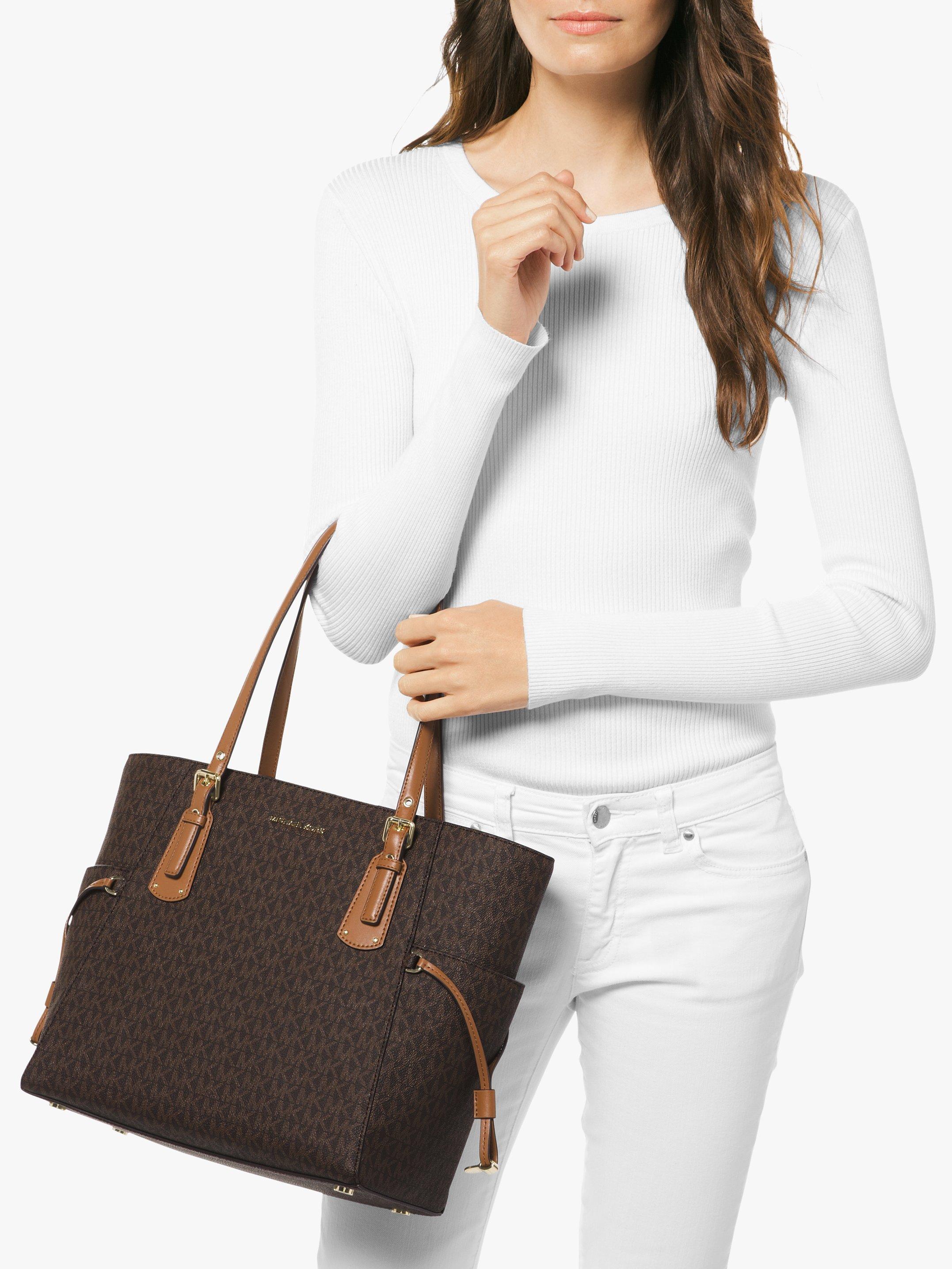 Michael kors voyager ew signature tote hotsell