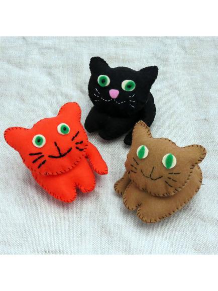 Buttonbag Kitten Crew Sewing Kit - view 2, 