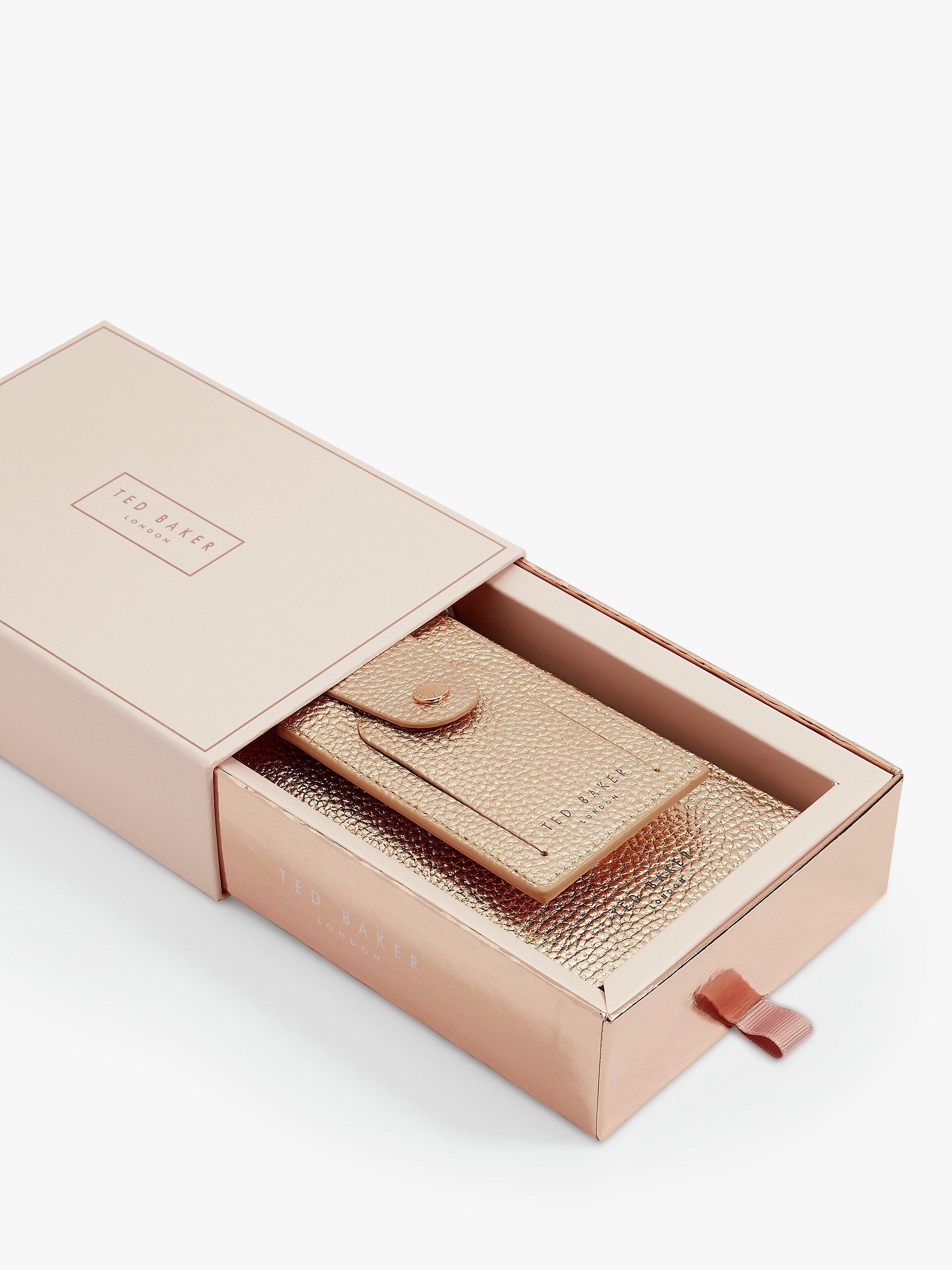 Rose gold passport holder and luggage tag clearance