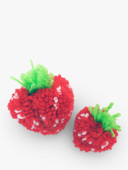 Buttonbag Pom Pom Craft Kit Suitcase - view 2, 