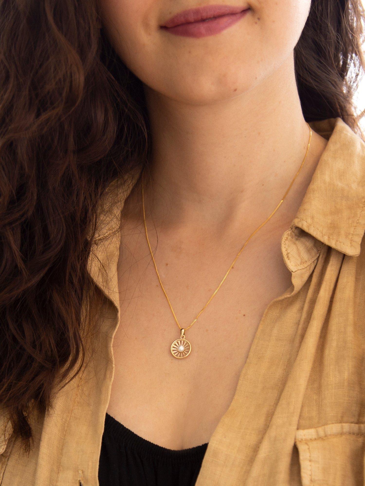 Product image 2 of 4, which shows IBB 9ct Gold Freshwater Pearl Sunray Pendant Necklace, Gold