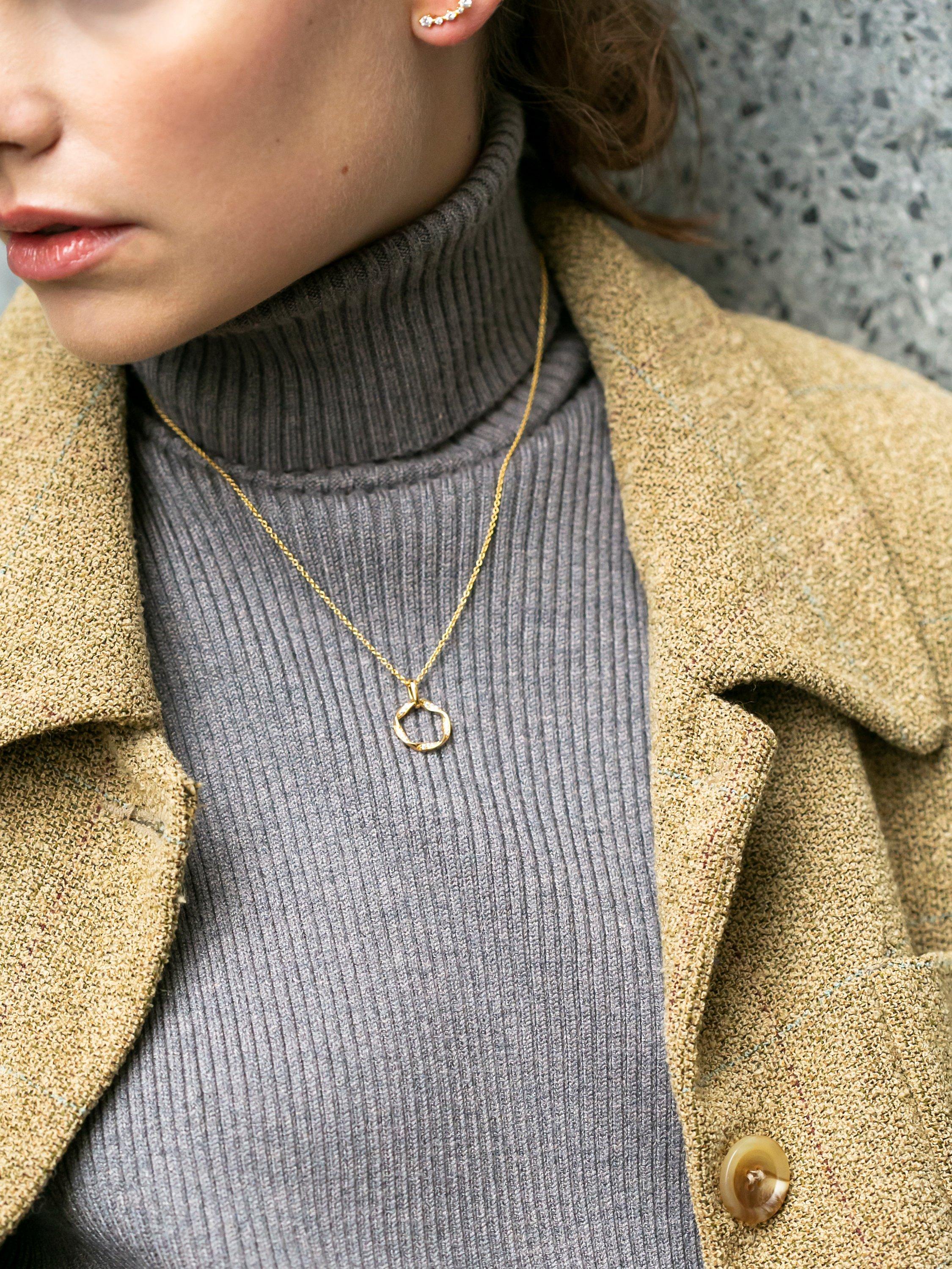 Product image 2 of 2, which shows Sif Jakobs Jewellery Cetara Piccolo Round Pendant Necklace, Gold