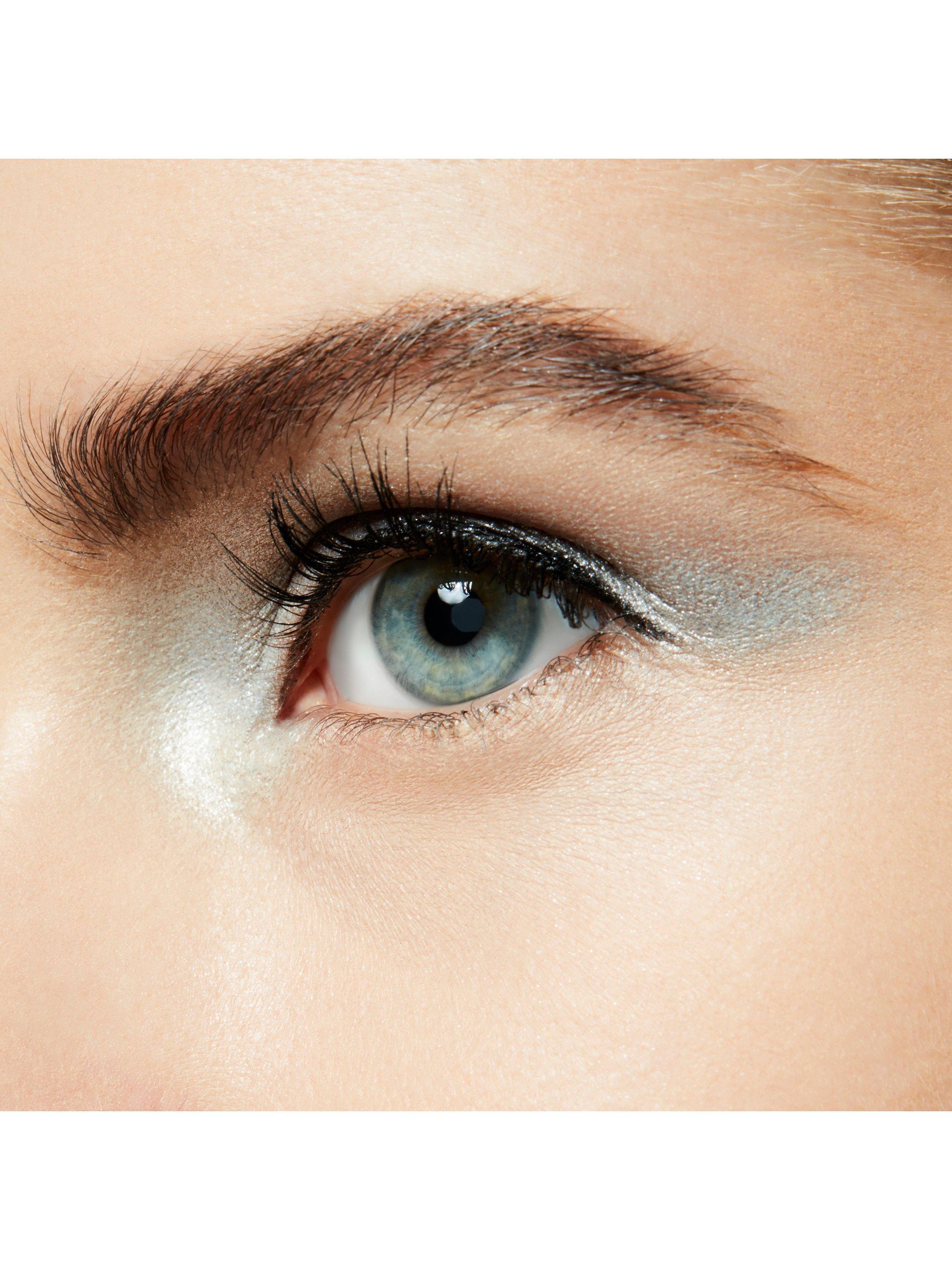 Product image 8 of 10, which shows MAC Dazzleshadow Extreme Eyeshadow, Discotheque