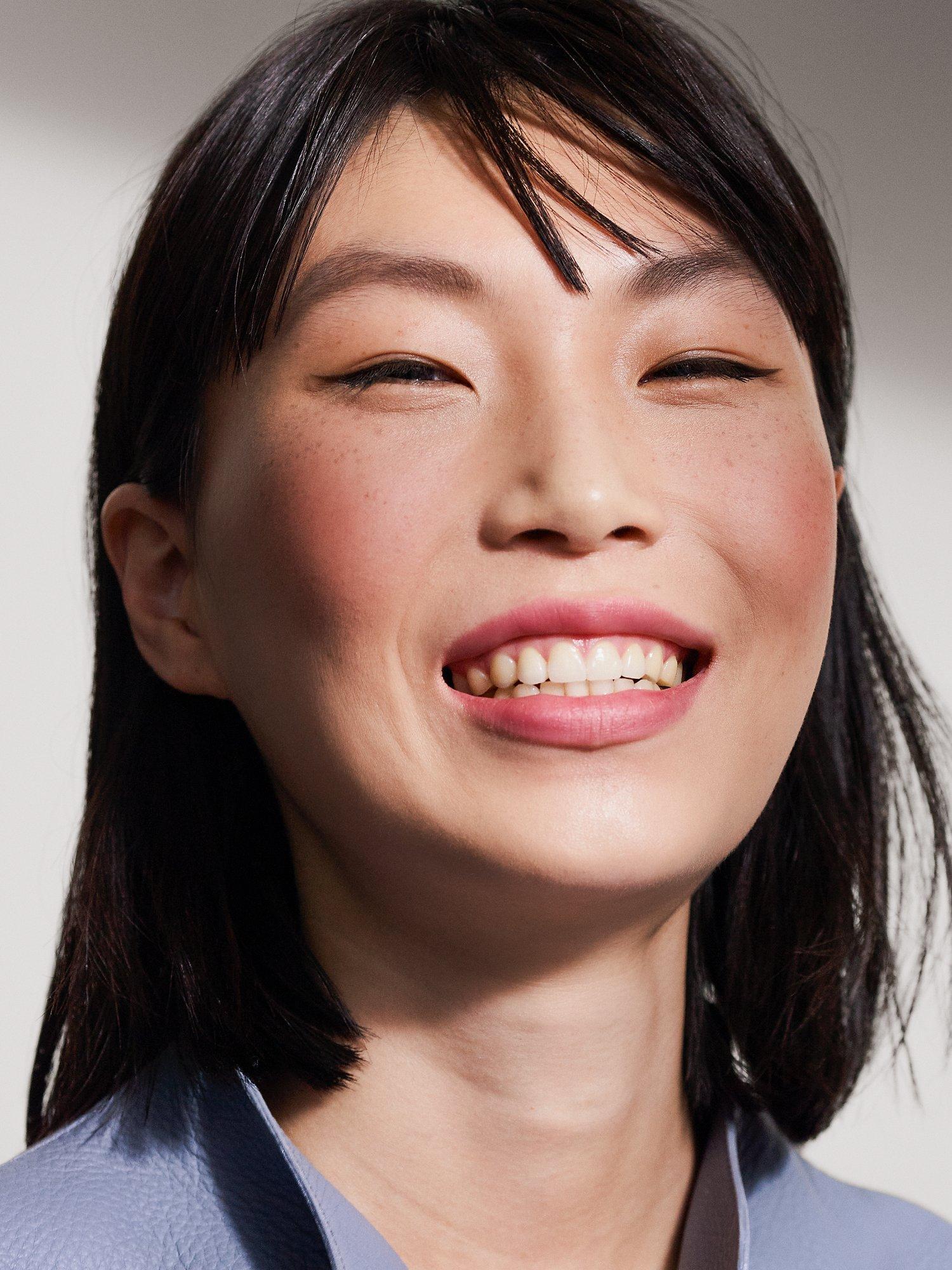 Product image 6 of 10, which shows Hermès Rose Hermès Silky Blush, 45 Rose Ombré