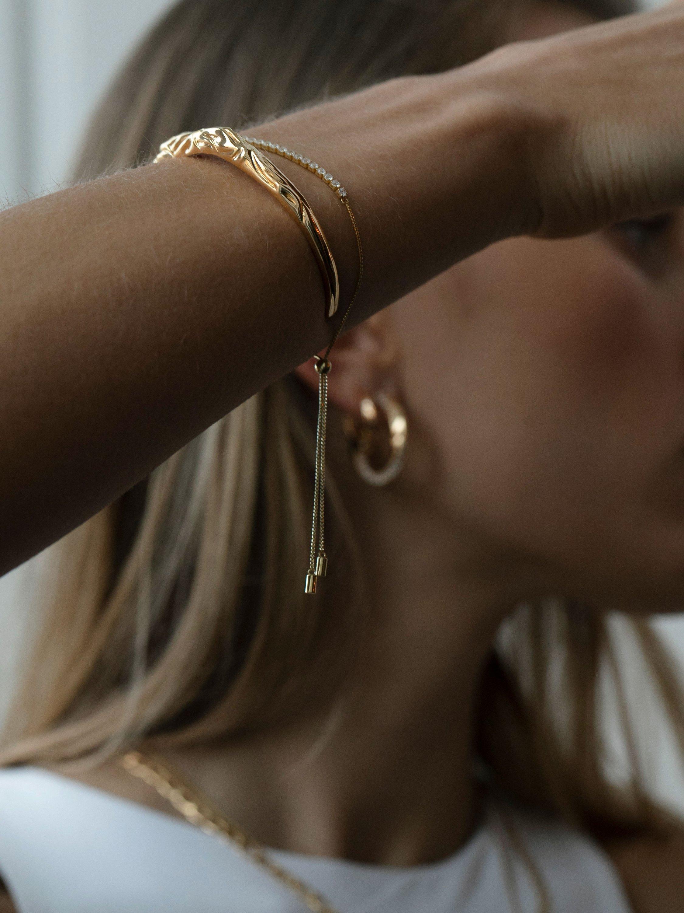 Product image 3 of 3, which shows Sif Jakobs Jewellery Cubic Zirconia Toggle Chain Bracelet, Gold