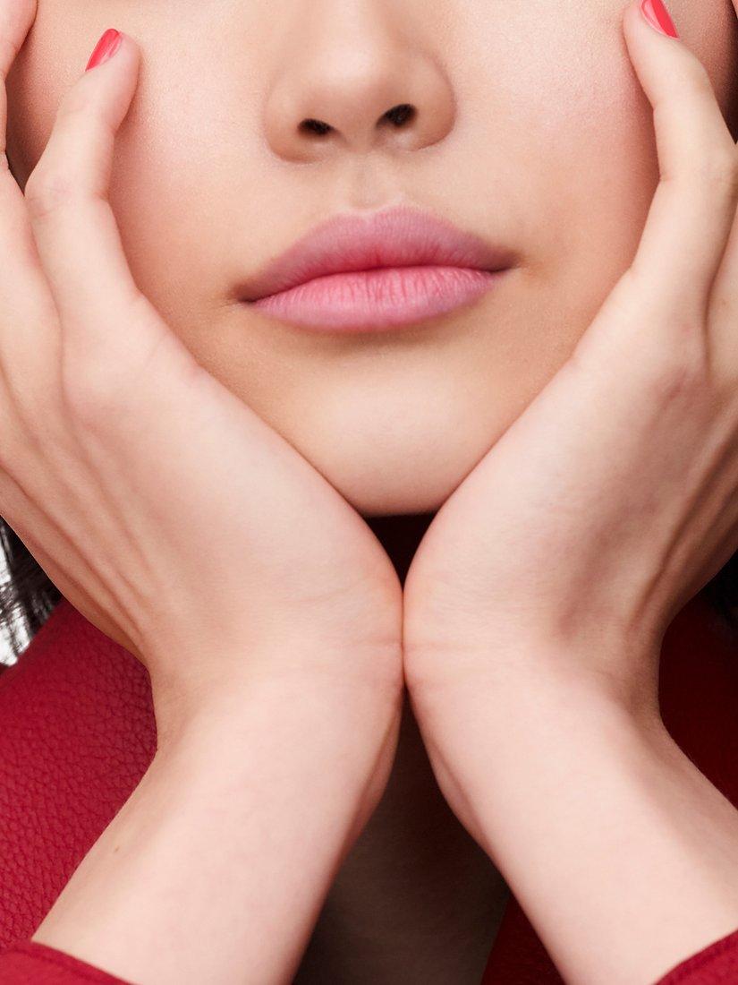 Product image 5 of 8, which shows Hermès Les Mains Hermès Nail Enamel, 30 Rose Horizon