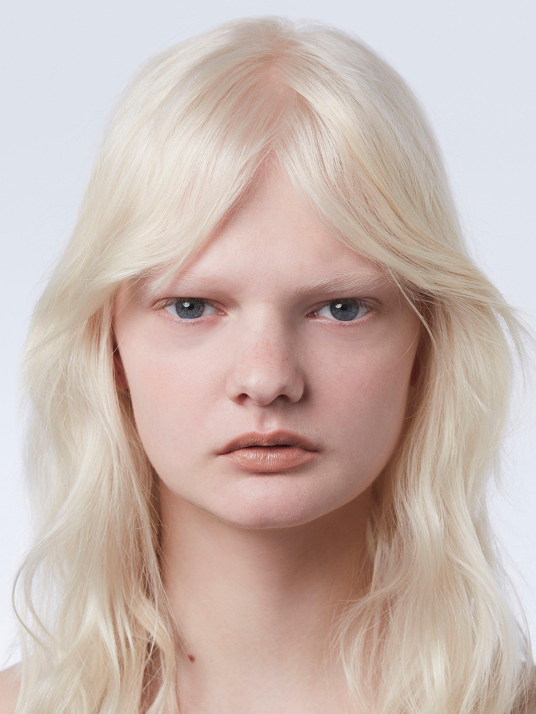 Product image 5 of 8, which shows Gucci Rouge À Lèvres Satin Lipstick, 103 Carol Beige