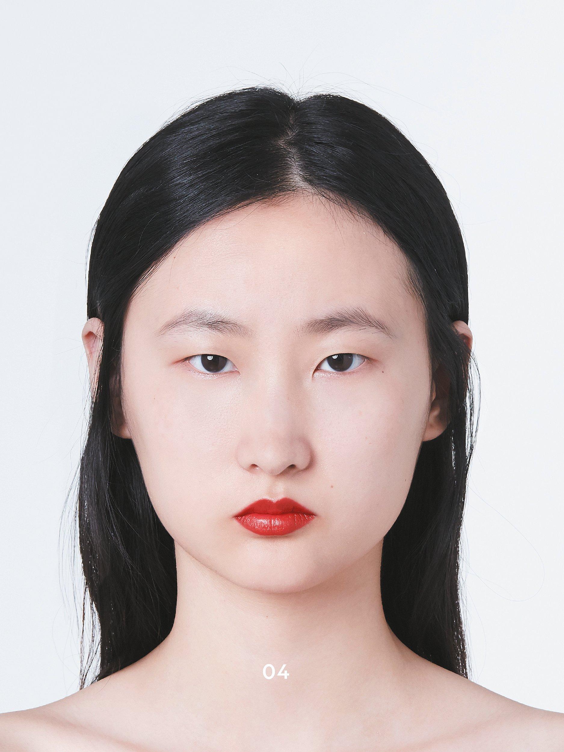 Product image 4 of 6, which shows Gucci Crayon Contour Des Lèvres Lip Pencil, 04 The Gucci Red