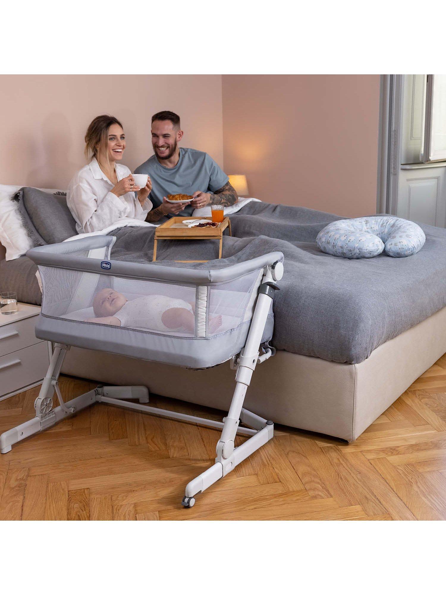 Chicco Next2Me Pop Up Bedside and Travel Crib Atmosphere