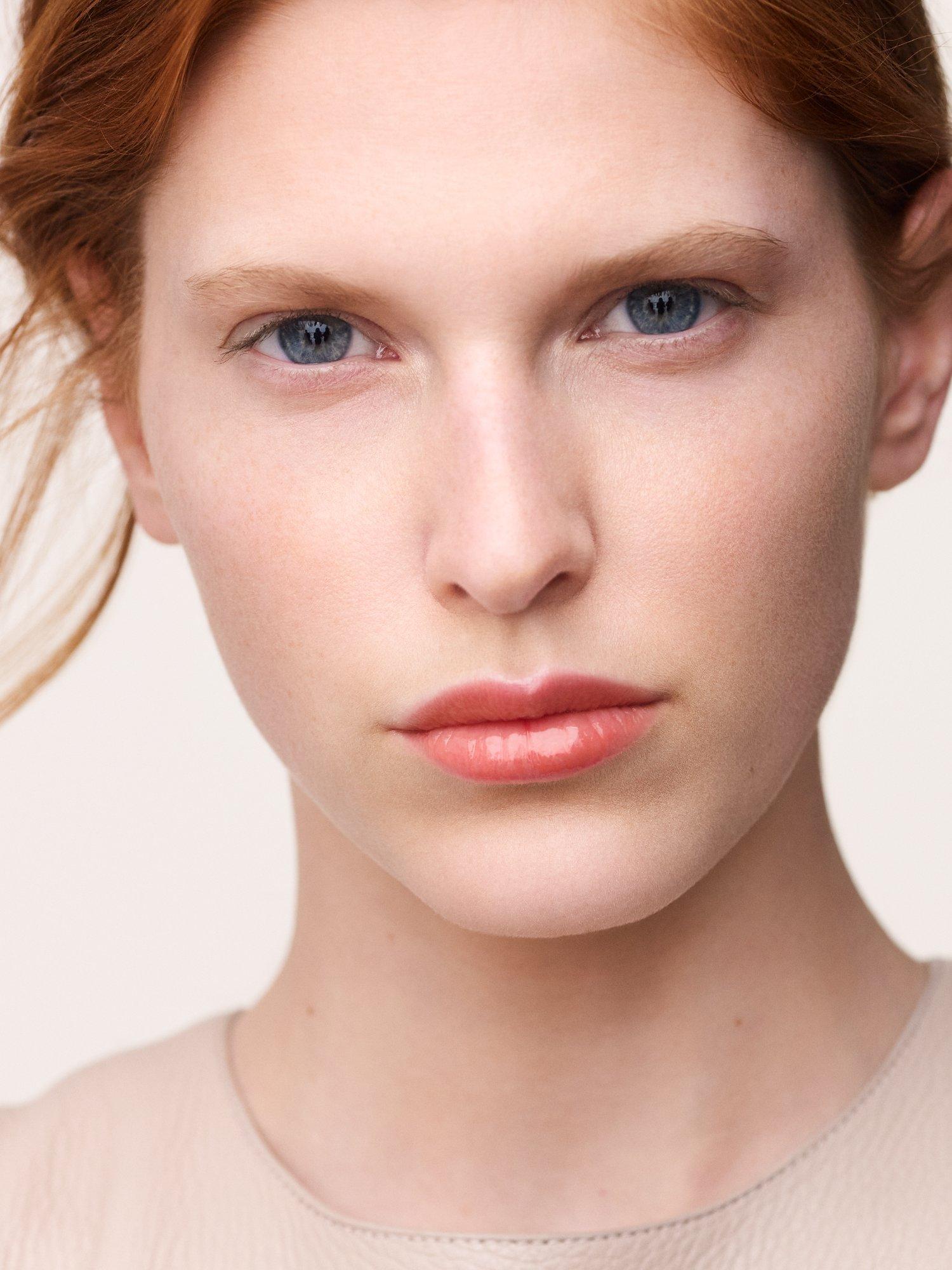 Product image 3 of 10, which shows Hermès Hermèsistible Infused Care Oil Lip Gloss, 02 Corail Bigarade