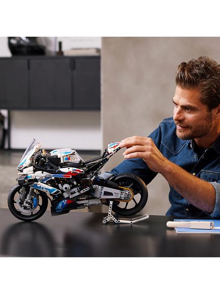 LEGO Technic 42130 BMW M 1000 RR - view 2, 