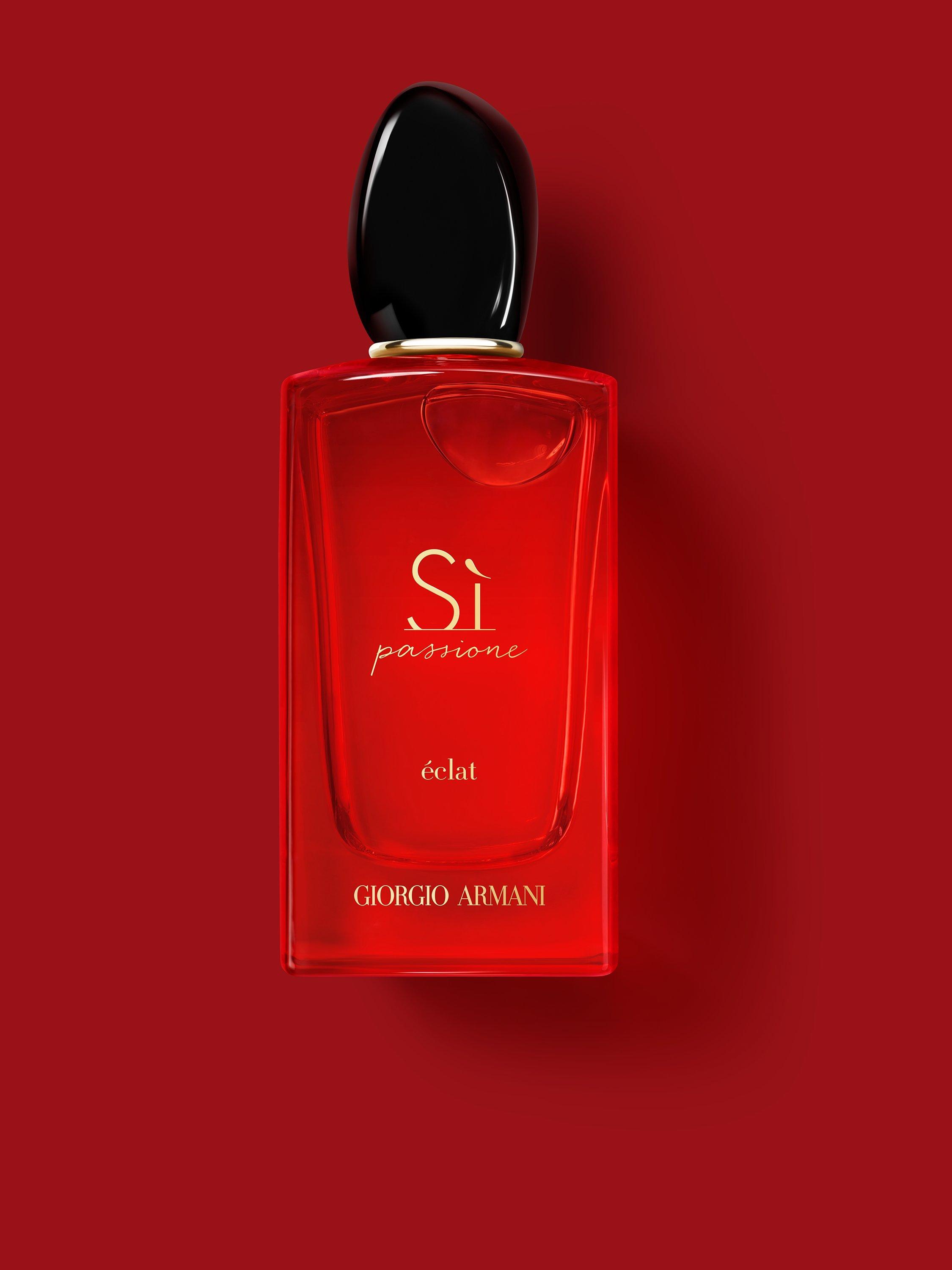 Product image 3 of 7, which shows Giorgio Armani Si Passione Eclat Eau de Parfum, 100ml