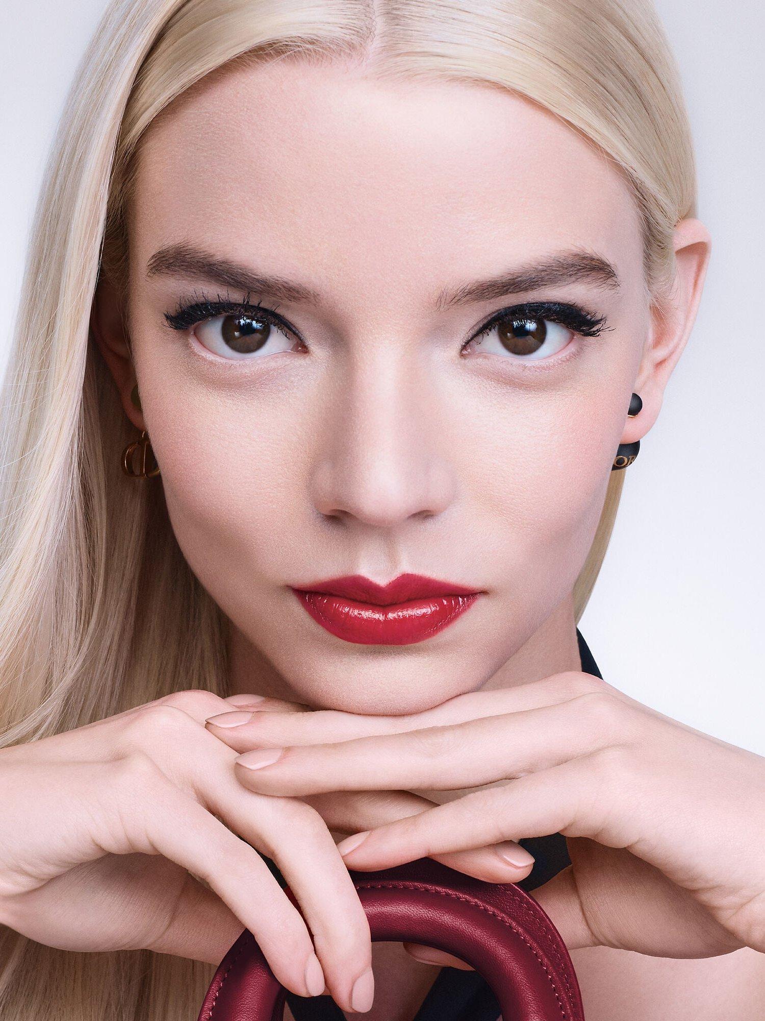 Product image 9 of 11, which shows DIOR Addict Shine Lipstick Refill, 720 Icone