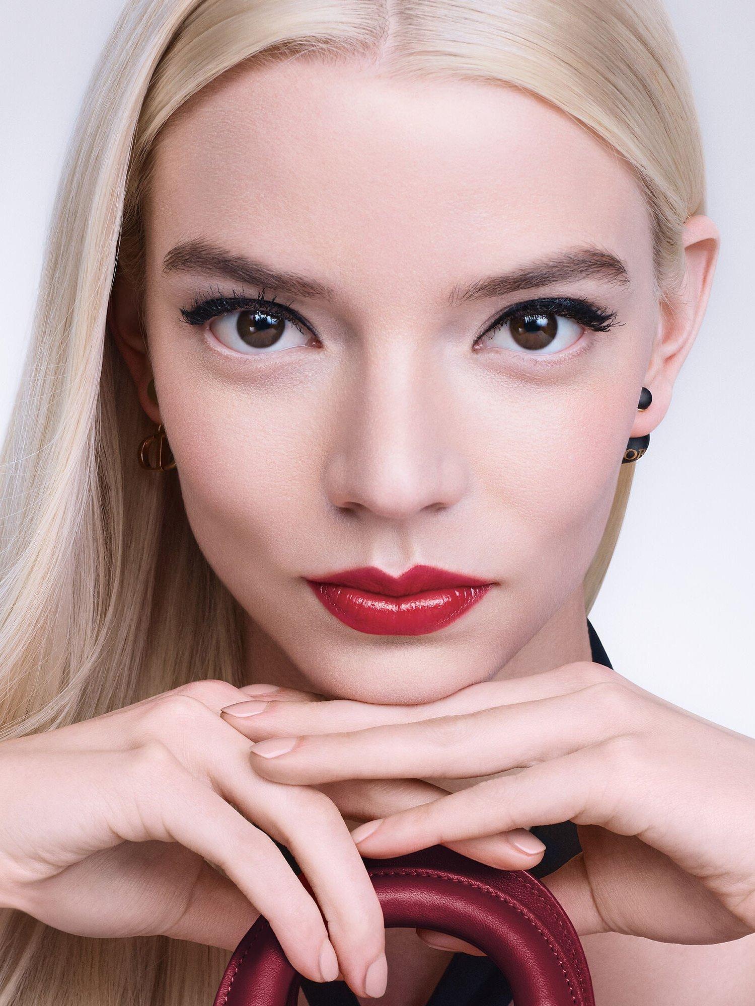 Product image 9 of 11, which shows DIOR Addict Shine Lipstick Refill, 527 Atelier