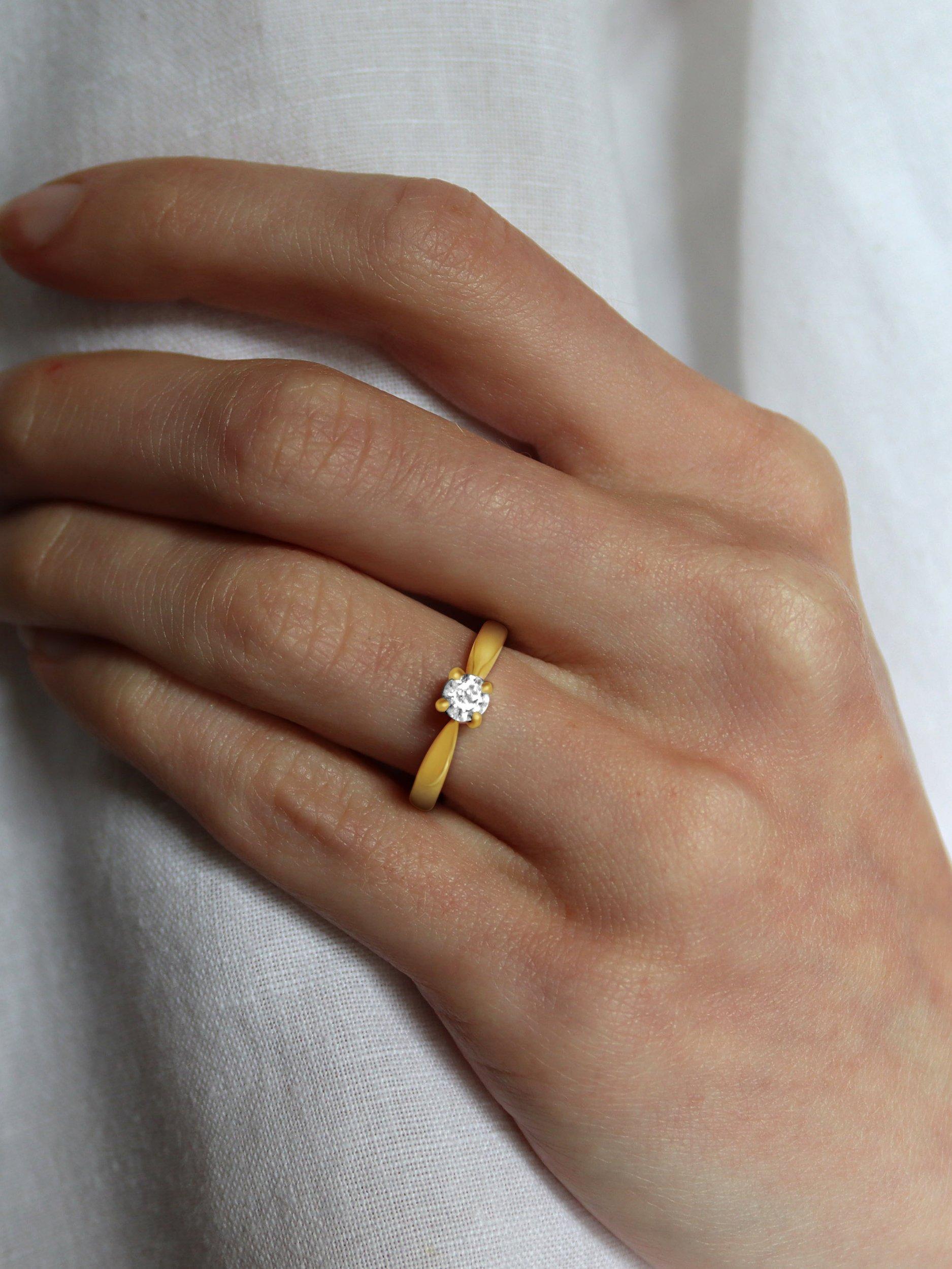 Product image 5 of 6, which shows Milton & Humble Jewellery Pre-Loved 18ct Yellow Gold Diamond Engagement Ring