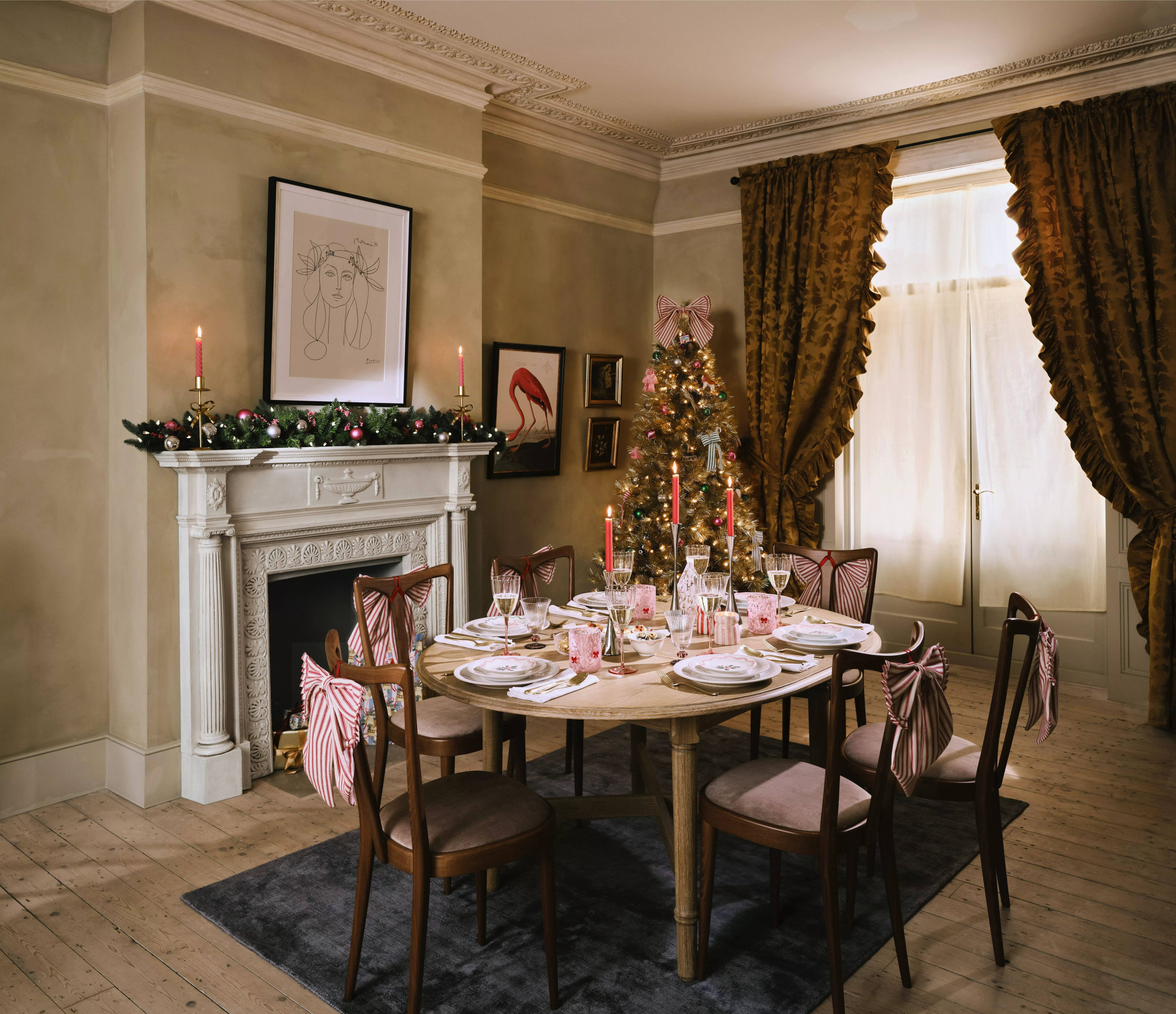 Christmassy dining room scene 