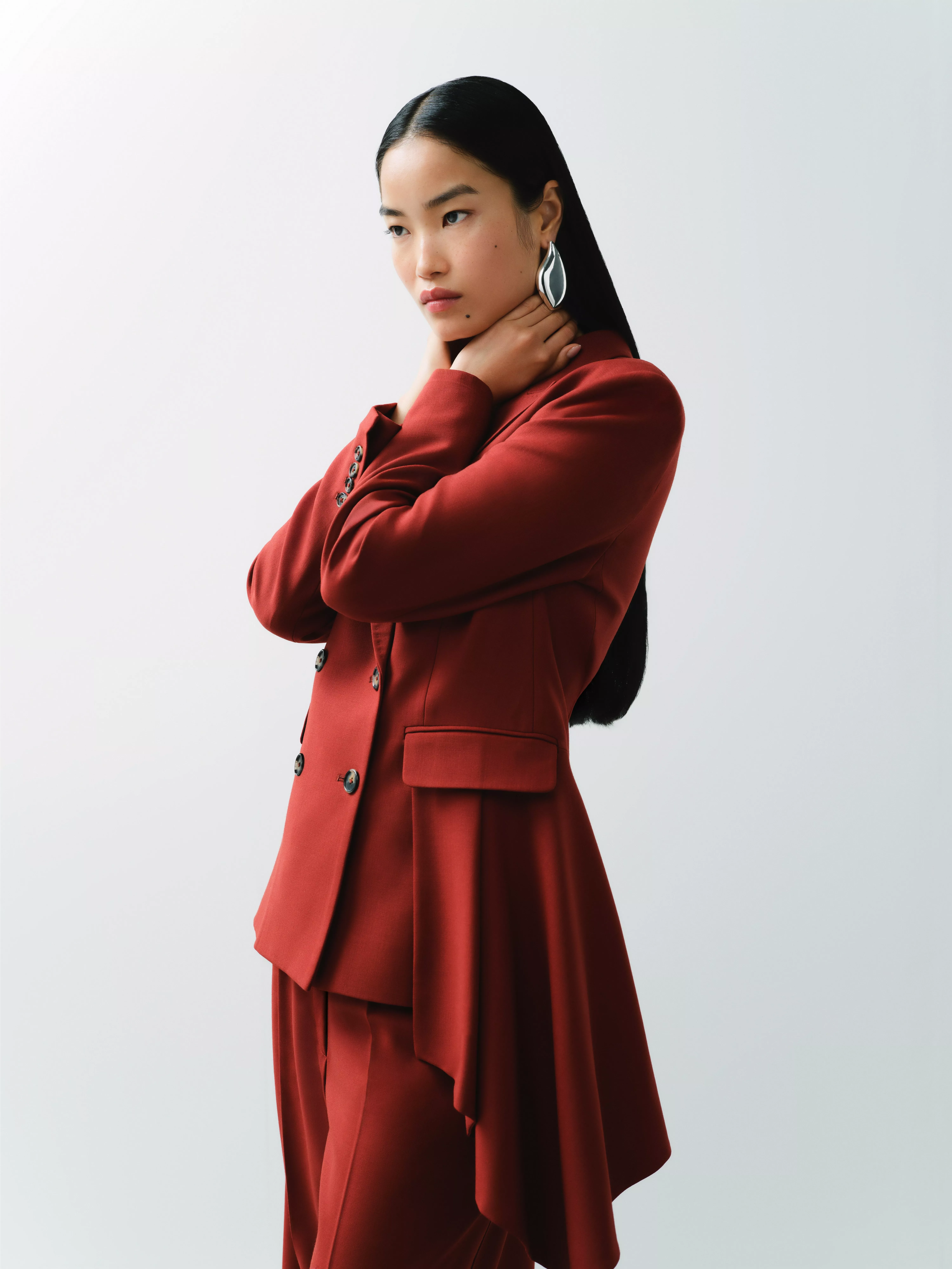 woman wearing statement drop earrings