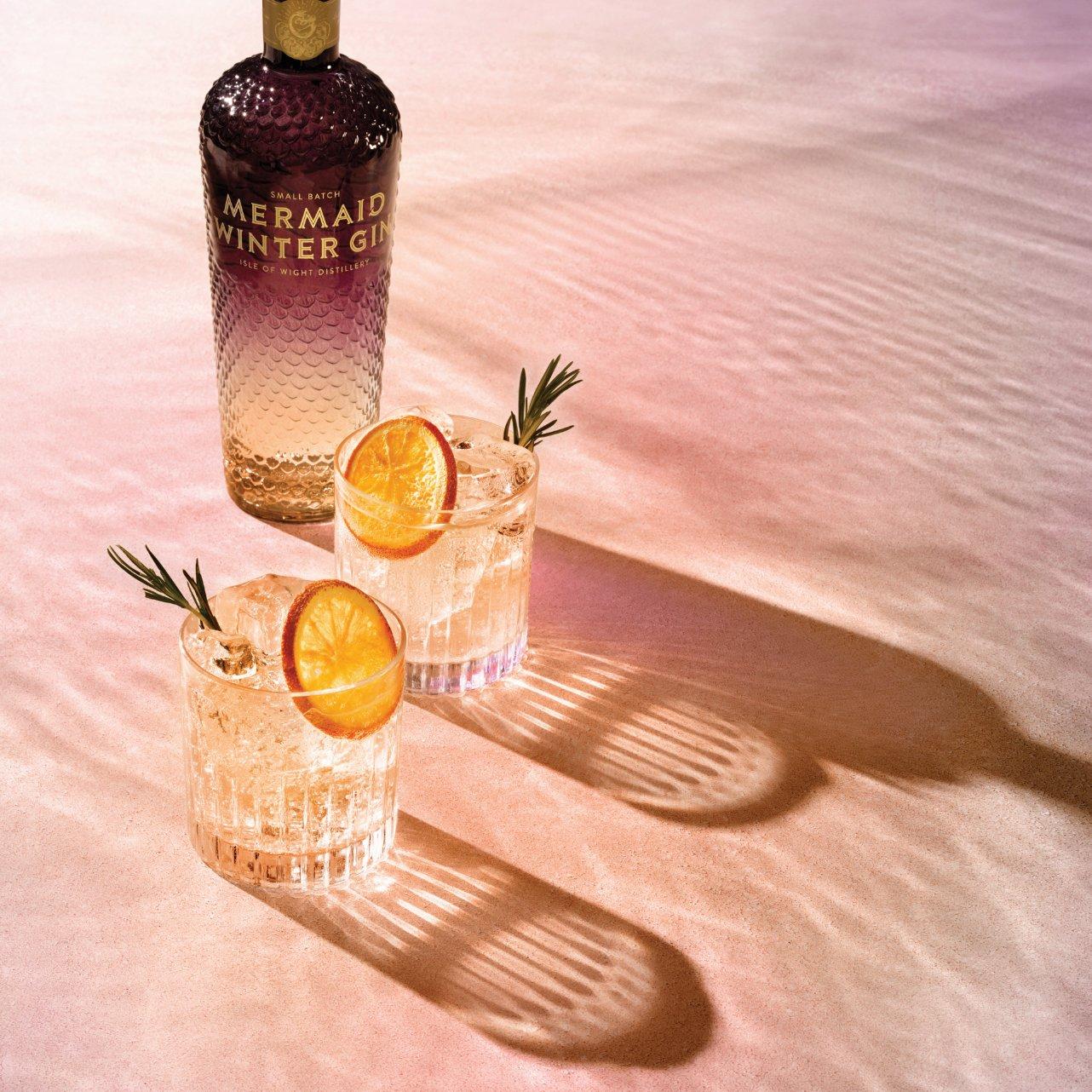 Mermaid Winter Gin with 2 glasses of cocktails