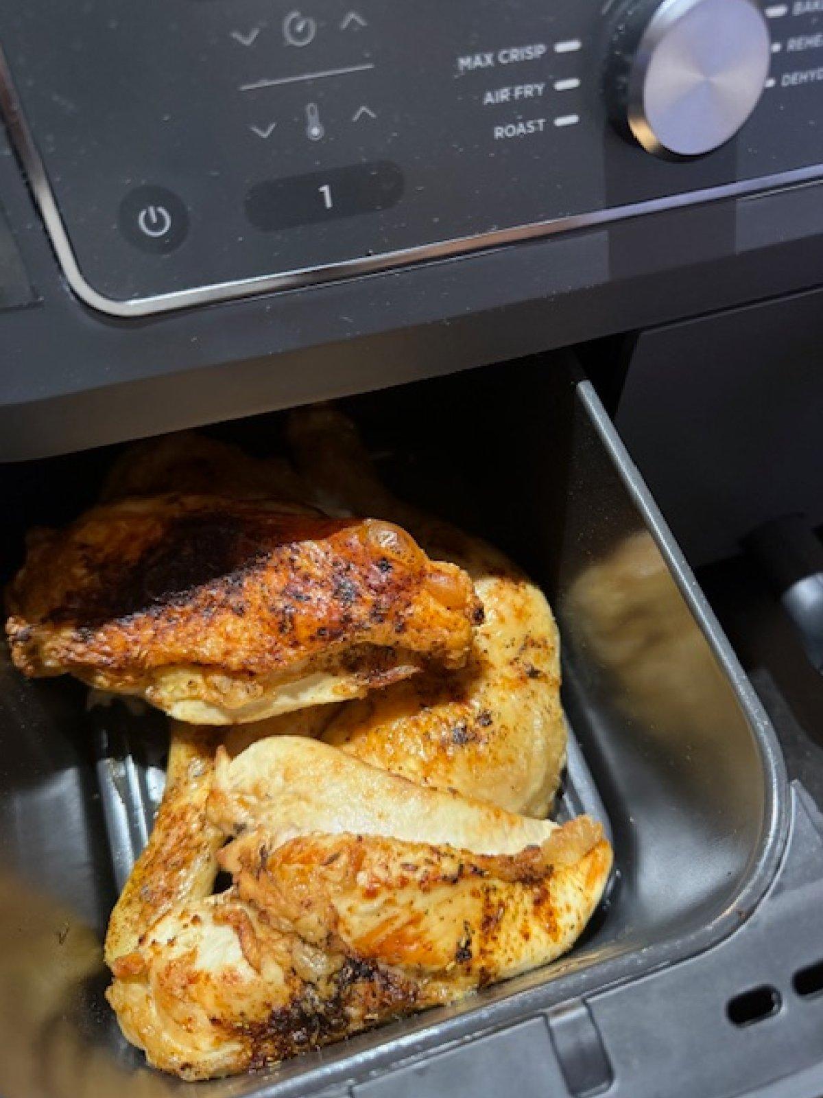 ninja DZ400UK close up with a chicken in the air fryer
