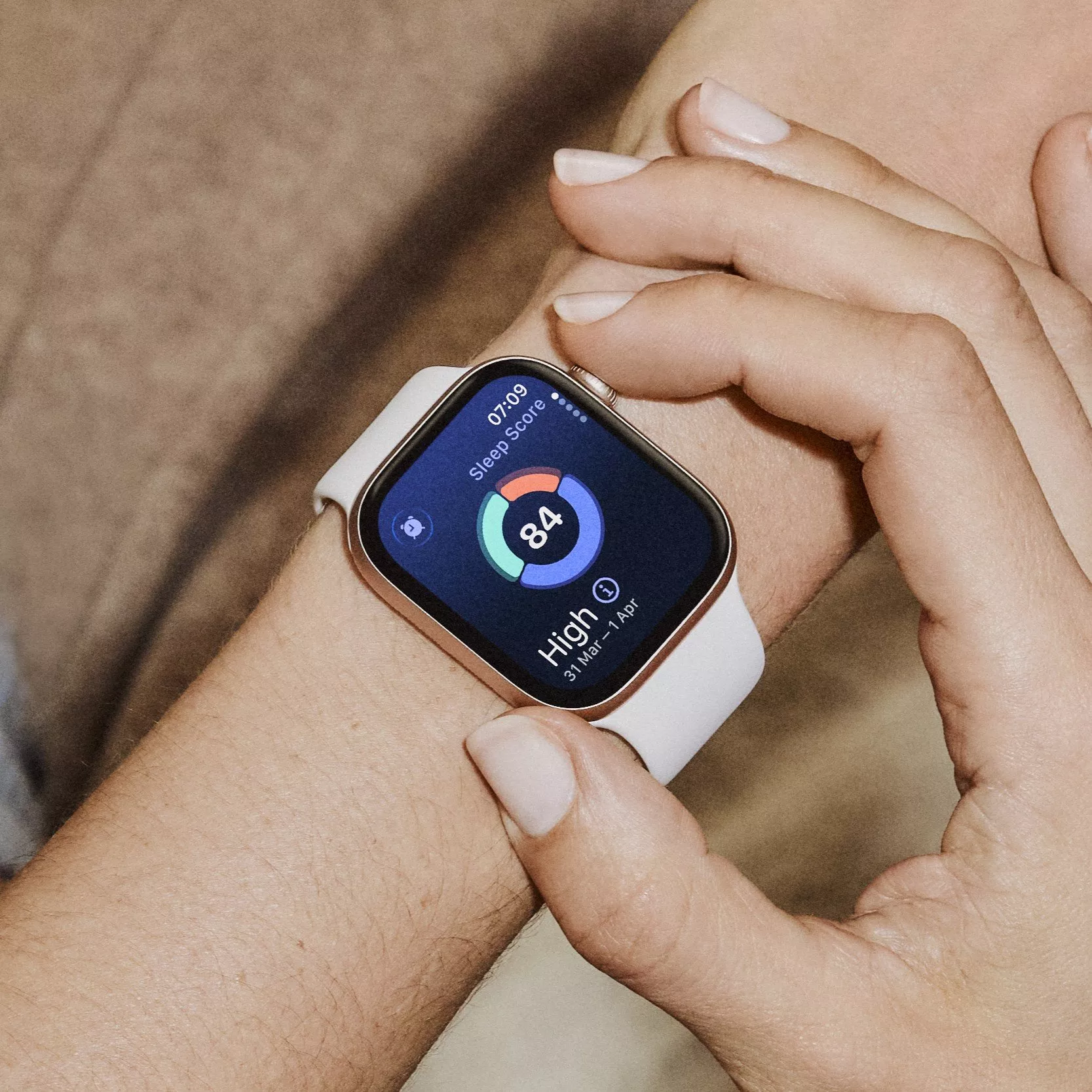 A person wearing a smartwatch displaying a sleep score of 84, indicating a high sleep quality.