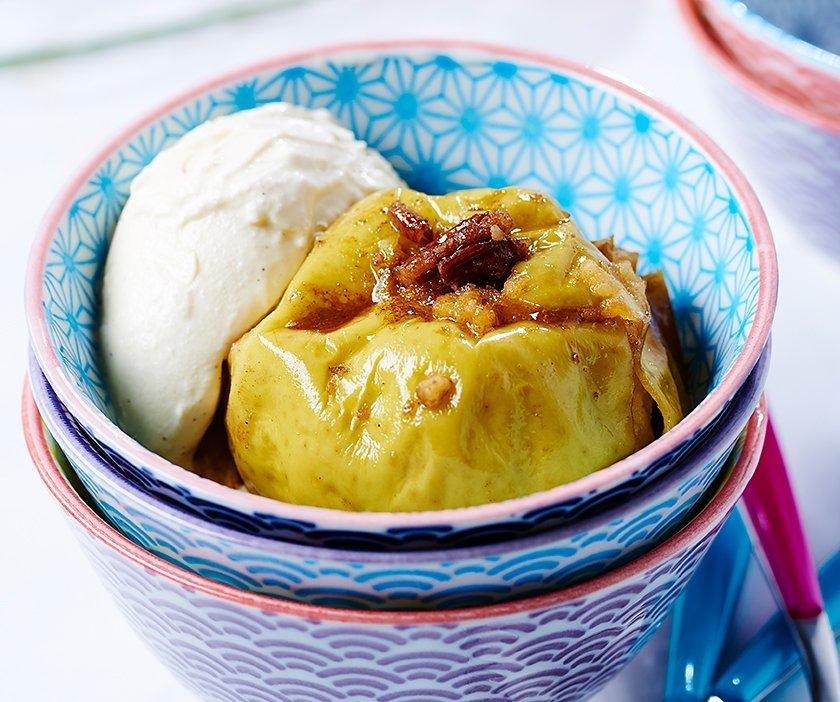 CINNAMON AND PECAN BAKED APPLES