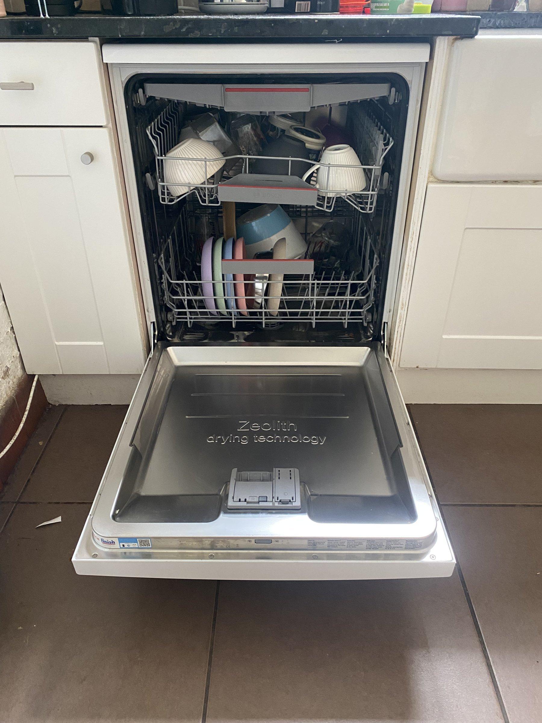 Bosch  Series 6 SMS6ZCW00G Freestanding Dishwasher, White £649.00