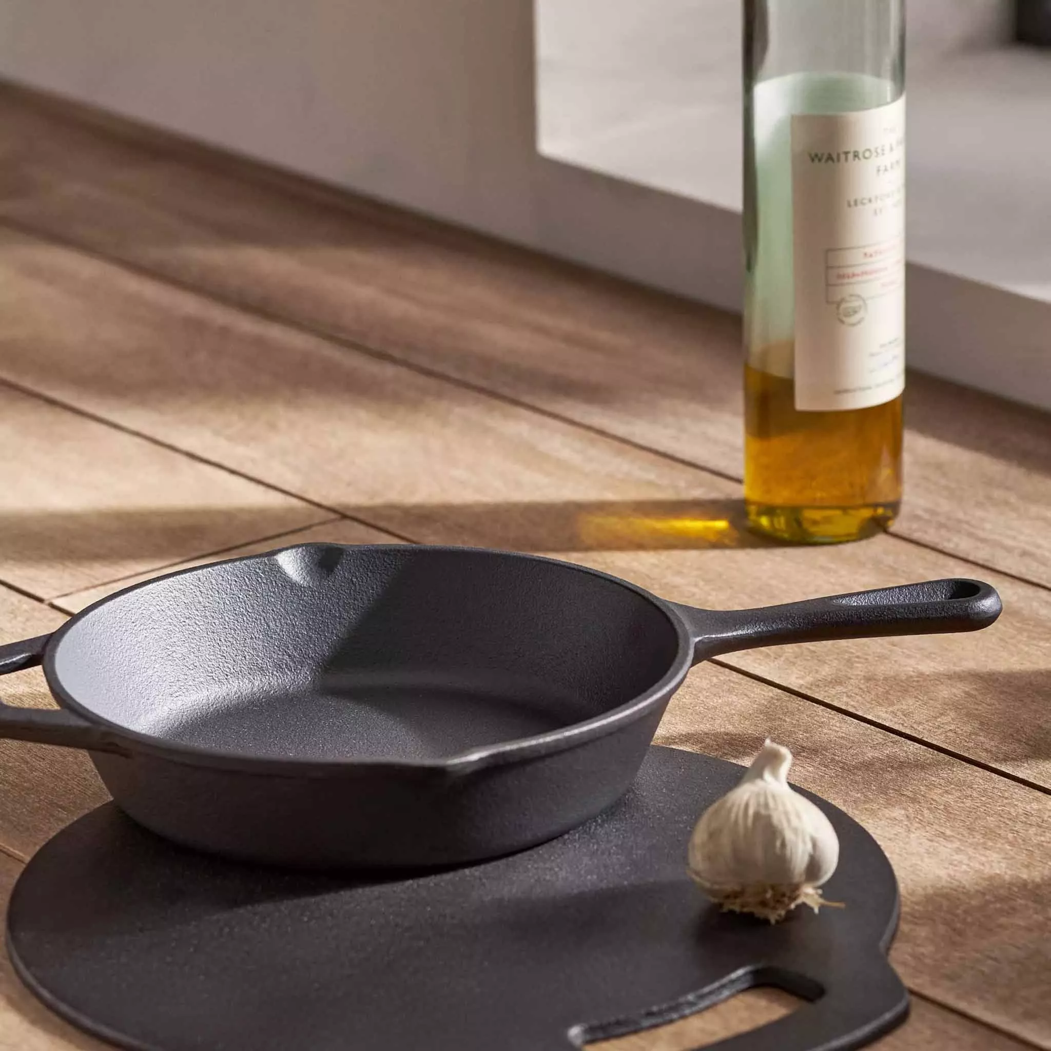 Cast iron frying pan 