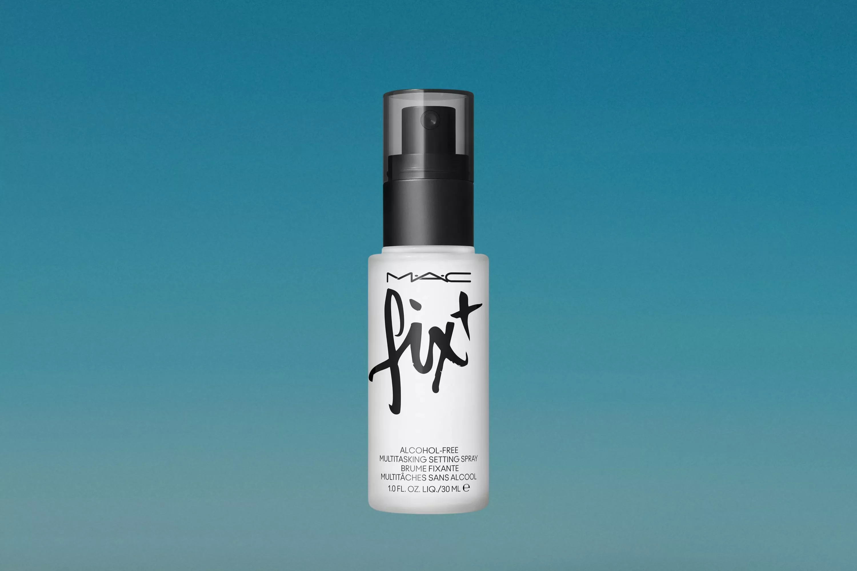 MAC Fix+ Multitasking Setting Spray cutout on a blue background 