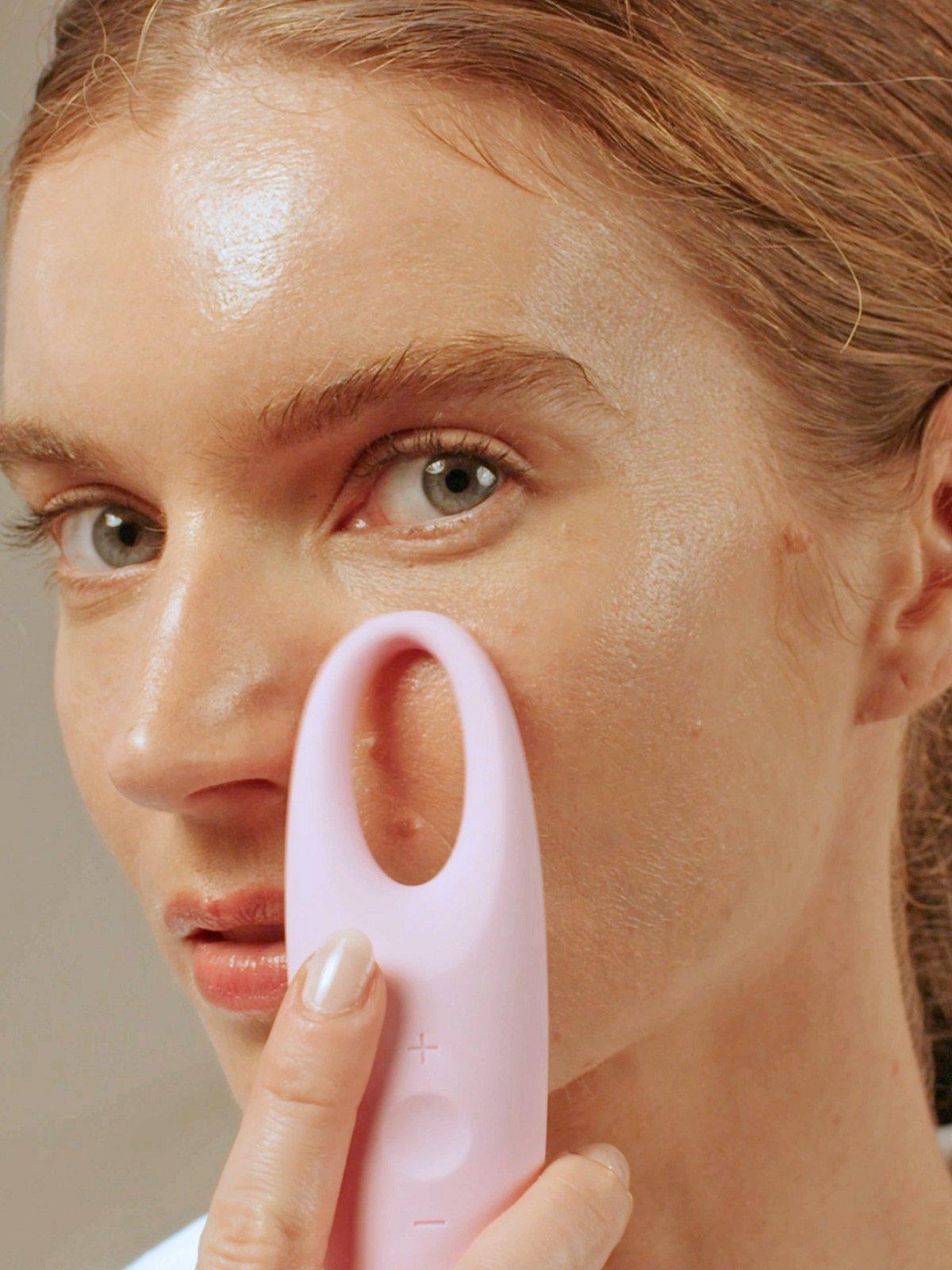 FOREO IRIS Illuminating Eye Massager
